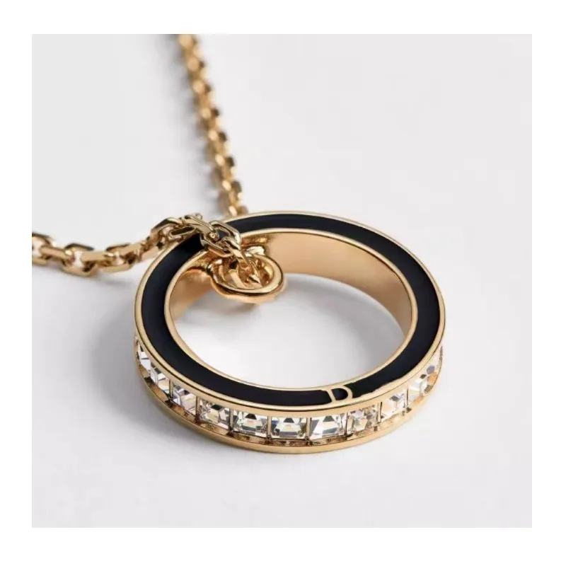 Wind Light Luxury Simple Adjustable Round Diamond-encrusted Pendant Necklace Men and Women with The Same Gold-plated Collarbone
Wind Light Luxury Simple Adjustable Round Diamond-encrusted Pendant Necklace Men and Women with The Same Gold-plated Collarbone
