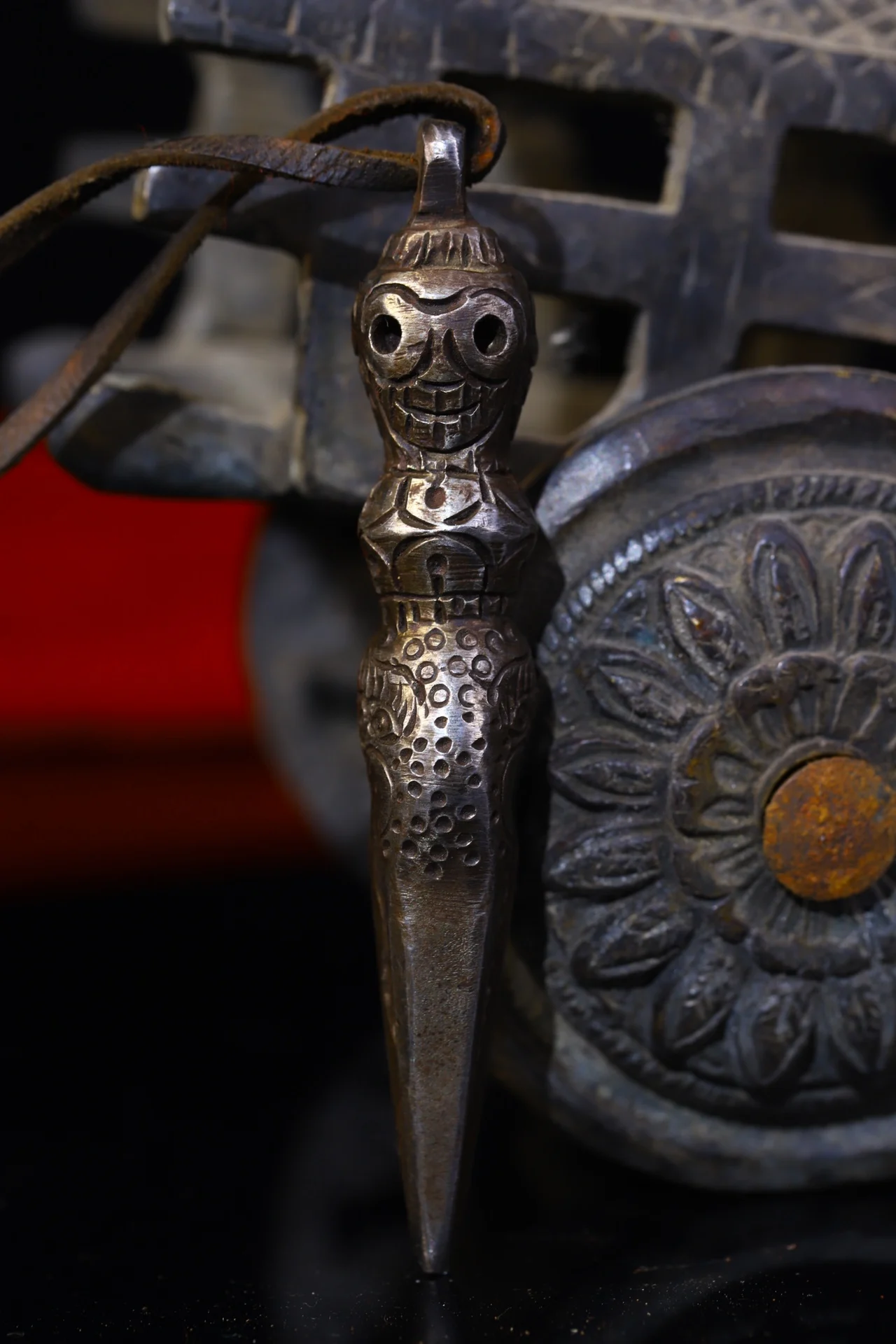 4"Tibetan Temple Collection Old Tiantie Cinnabar Owls Head Dorje Vajra Phurpa Pendant Amulet Dharma Town House Exorcism
4"Tibetan Temple Collection Old Tiantie Cinnabar Owls Head Dorje Vajra Phurpa Pendant Amulet Dharma Town House Exorcism
