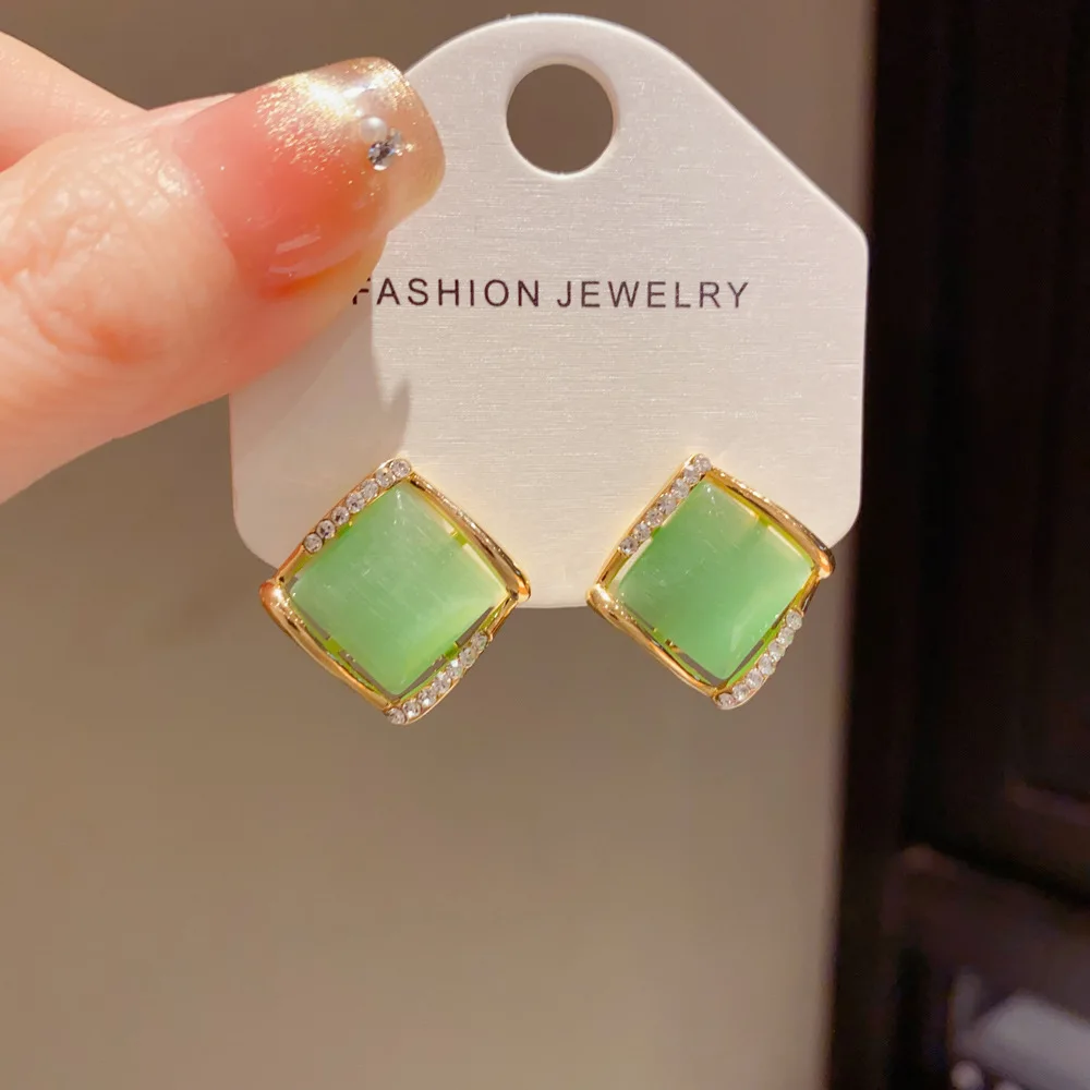 Vintage Niche Luxury 925 Silver Needle 14K Gold Plated Zircon Green Opal Square Stud Earrings For Women Party Exquisite Jewelry
Vintage Niche Luxury 925 Silver Needle 14K Gold Plated Zircon Green Opal Square Stud Earrings For Women Party Exquisite Jewelry