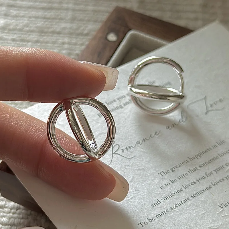 S925 Серебряные минималистичные серьги-кольца в корейском винтажном стиле с текстурированными геометрическими изящными оптовыми ювелирными изделиями для женщин
S925 Серебряные минималистичные серьги-кольца в корейском винтажном стиле с текстурированными геометрическими изящными оптовыми ювелирными изделиями для женщин