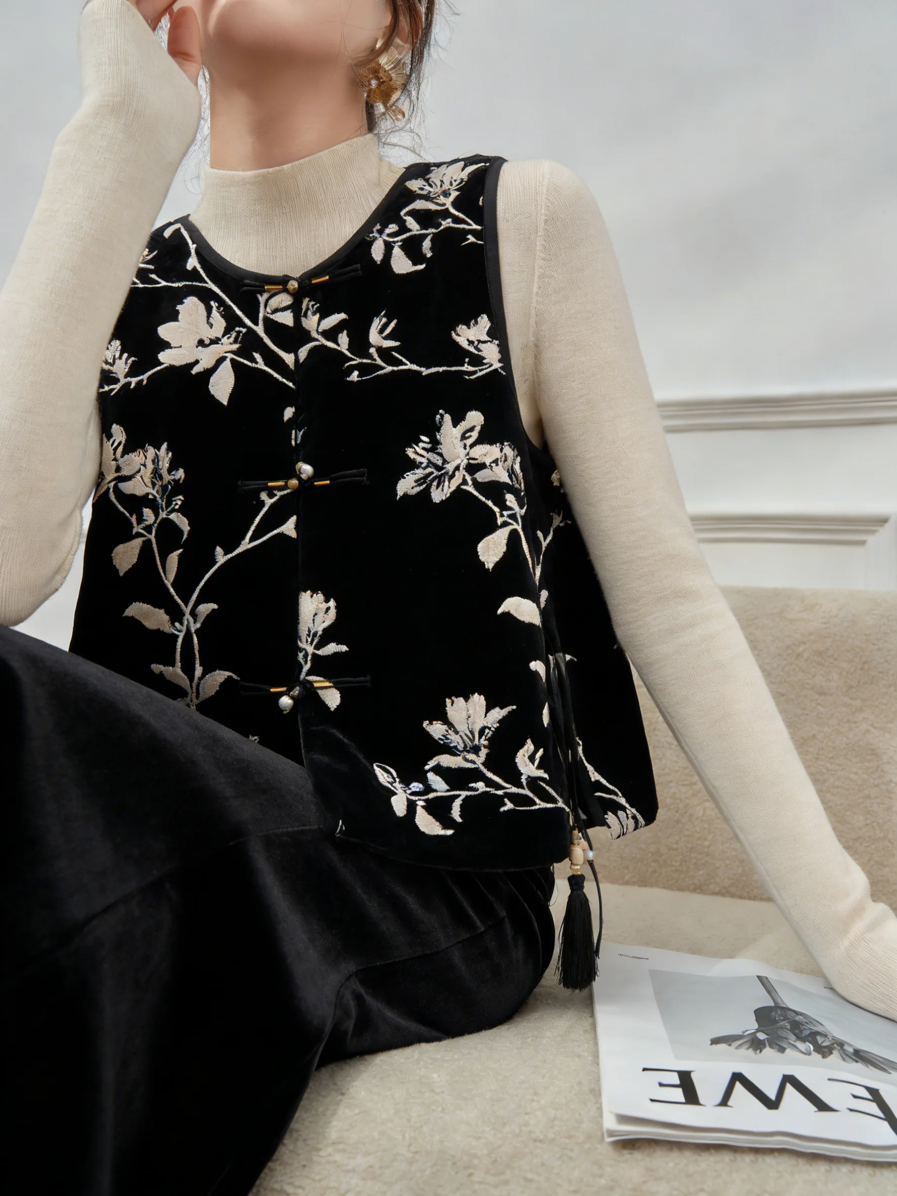 Новый китайский модный комплект из двух предметов: бархатный жилет и юбка с цветочным принтом, с завышенной талией, для женщин, тренд 2026 года
Новый китайский модный комплект из двух предметов: бархатный жилет и юбка с цветочным принтом, с завышенной талией, для женщин, тренд 2026 года