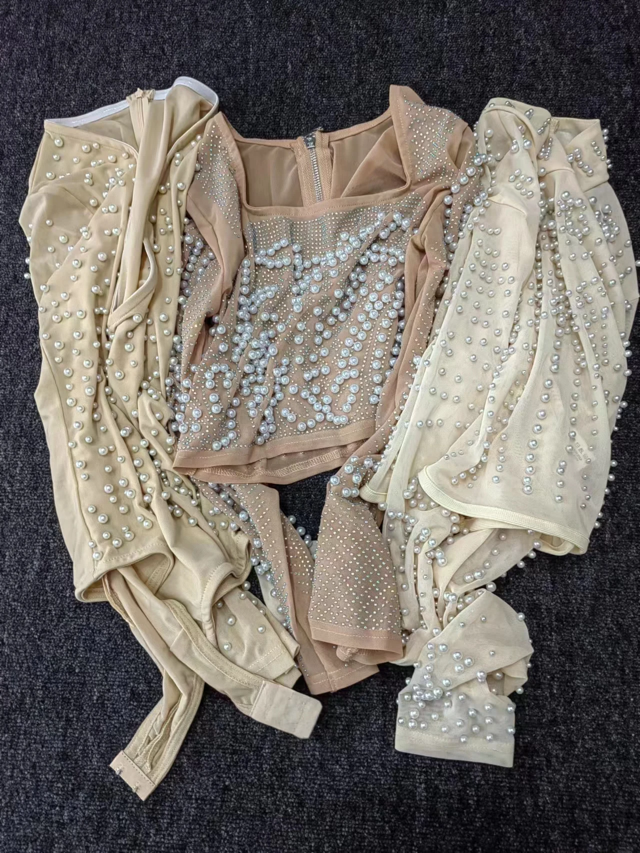 Summer Women Chic And Elegant Mesh Pearl Beading Long Sleeve Crop Tops Bodysuit Stretchable Tops High Street Fashion Top Wear
Summer Women Chic And Elegant Mesh Pearl Beading Long Sleeve Crop Tops Bodysuit Stretchable Tops High Street Fashion Top Wear
