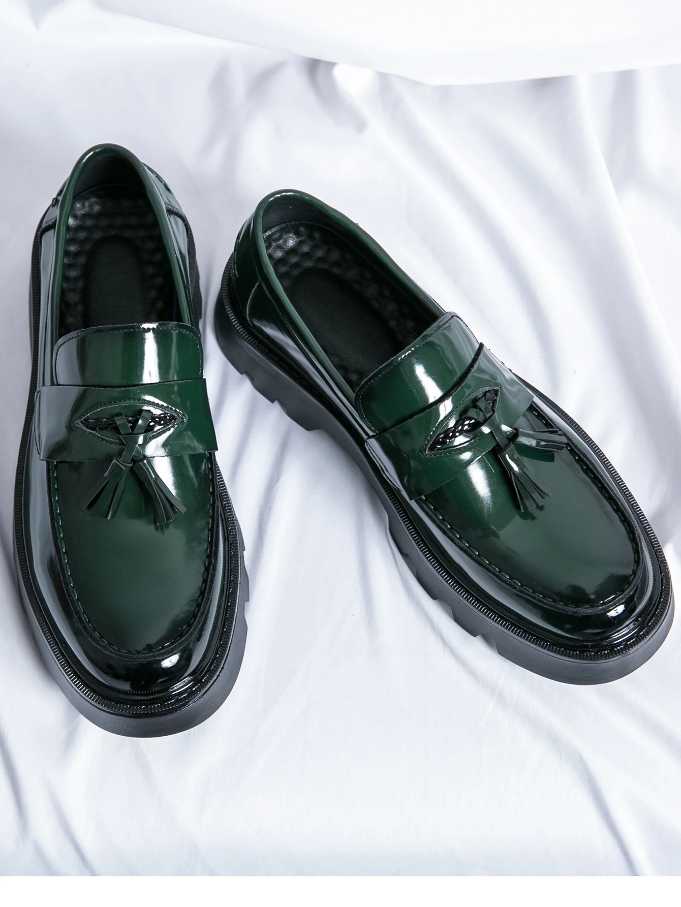 COZOK Winter Men Tassel Casual Leather Shoes Luxury Slip On Green Loafers Platform Fashion Patent Leather Business Dress Shoes
COZOK Winter Men Tassel Casual Leather Shoes Luxury Slip On Green Loafers Platform Fashion Patent Leather Business Dress Shoes