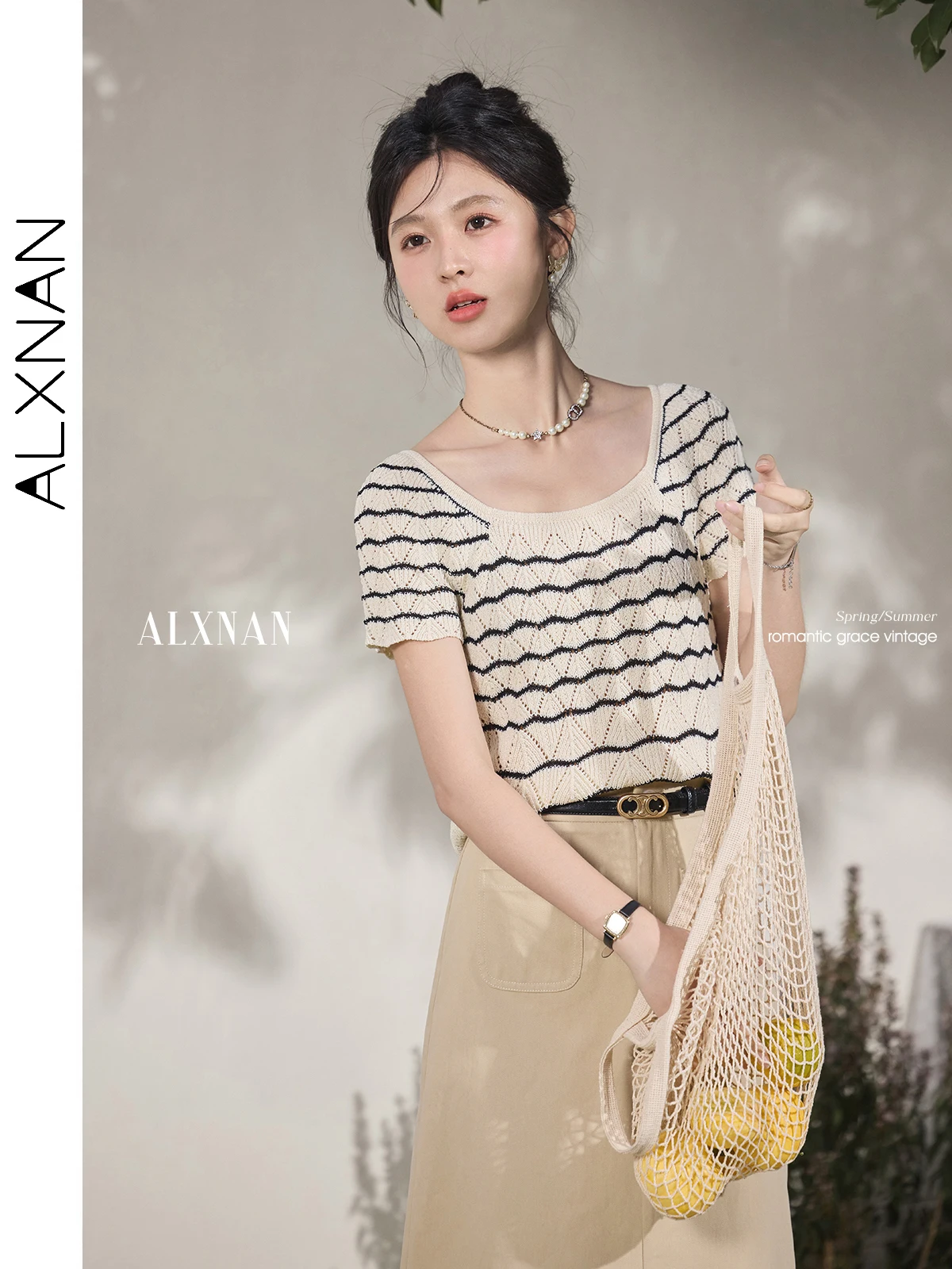 ALXNAN, черно-белая полосатая футболка, женская, лето 202, ретро, с круглым вырезом, тонкий трикотаж, офисный повседневный топ с короткими рукавами, женский L53623
ALXNAN, черно-белая полосатая футболка, женская, лето 202, ретро, с круглым вырезом, тонкий трикотаж, офисный повседневный топ с короткими рукавами, женский L53623