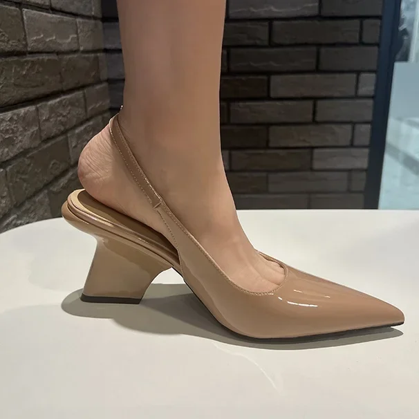 Black/nude Patent Leather Fashion Women Sandals Strange Style Heel Slingback Shallow High Heels 8Cm Heel 2025 Summer New Sandals
Black/nude Patent Leather Fashion Women Sandals Strange Style Heel Slingback Shallow High Heels 8Cm Heel 2025 Summer New Sandals