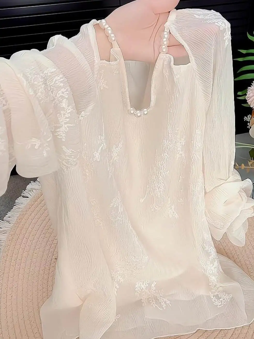 Spring Autumn 2026 Women's Gentle Style White Hollow Beaded Long Sleeve Loose Shirt Fake Two-Piece Top Commute Korean Version
Spring Autumn 2026 Women's Gentle Style White Hollow Beaded Long Sleeve Loose Shirt Fake Two-Piece Top Commute Korean Version