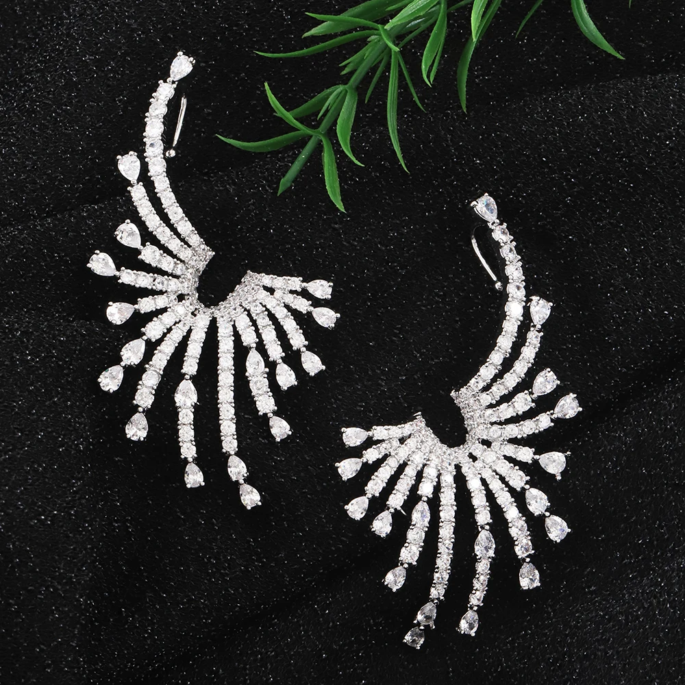 Fashionable Oversized Ear Climbers & Ear Cuffs, Elegant and High-end European and American Style, Fairy-like Design, Perfect Bri
Fashionable Oversized Ear Climbers & Ear Cuffs, Elegant and High-end European and American Style, Fairy-like Design, Perfect Bri