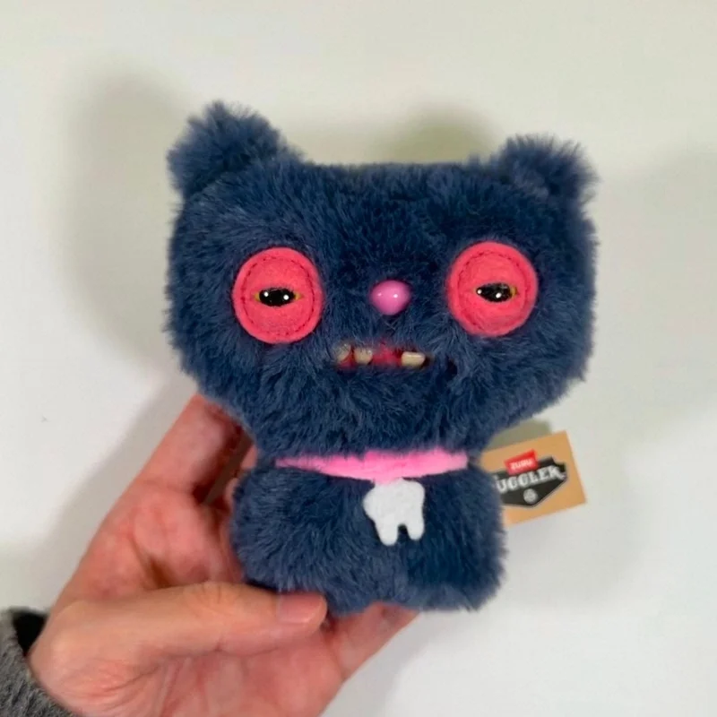 Новинка! Оригинальные забавные уродливые монстры Fuggler Alley Cats, милые коллекционные игрушки-брелоки 15 см, подвеска для рюкзака, украшение.
Новинка! Оригинальные забавные уродливые монстры Fuggler Alley Cats, милые коллекционные игрушки-брелоки 15 см, подвеска для рюкзака, украшение.