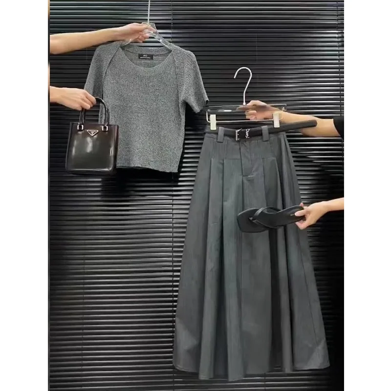 Office Skirt Set, Gray Top, And Straight Skirt, Elegant Everyday Commuting Attire womens two peice sets
Office Skirt Set, Gray Top, And Straight Skirt, Elegant Everyday Commuting Attire womens two peice sets