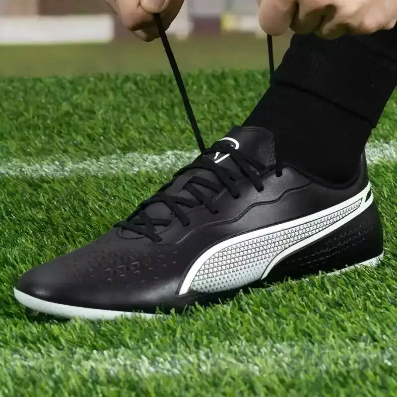 Puma KING MATCH MG Mid-Range Grass Soccer Shoes for Men - Training and Sports Wear - Model Number: 107572-01 sport
Puma KING MATCH MG Mid-Range Grass Soccer Shoes for Men - Training and Sports Wear - Model Number: 107572-01 sport