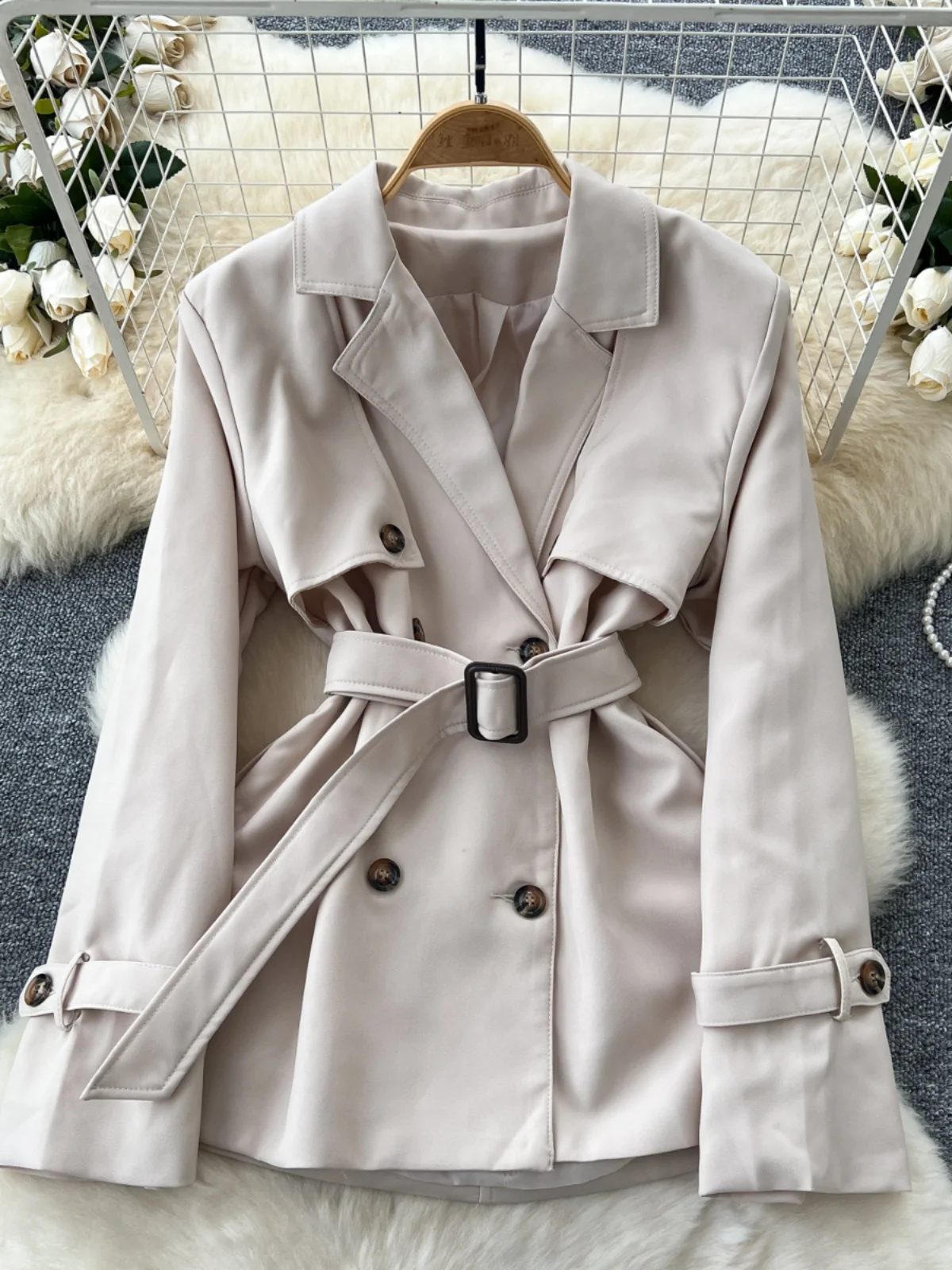 Retro British Style Women's Jacket Autumn Belted Waist Double Buttoned Collar Long Sleeve Top Small Size Coat Commute Style L...
Retro British Style Women's Jacket Autumn Belted Waist Double Buttoned Collar Long Sleeve Top Small Size Coat Commute Style L...