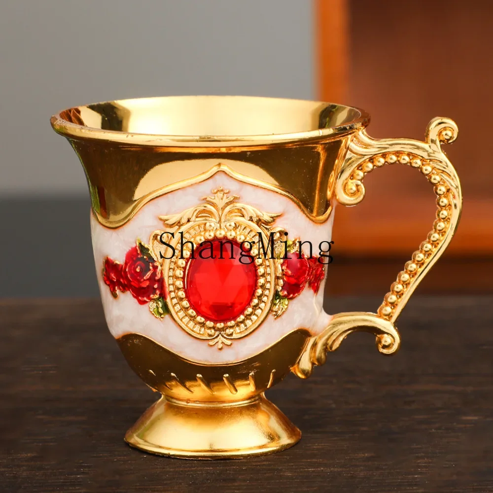 CL retro Baijiu cup with handle metal handicraft creative home wine cup ornament light luxury metal spirit cup
CL retro Baijiu cup with handle metal handicraft creative home wine cup ornament light luxury metal spirit cup