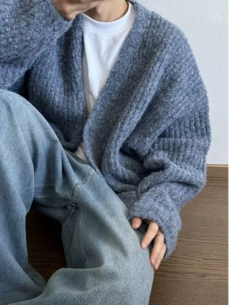 Мужской свободный вязаный свитер на осень-зиму, винтажный, повседневный, комфортный, из полиэфирного волокна, с длинным рукавом, V-образным вырезом
Мужской свободный вязаный свитер на осень-зиму, винтажный, повседневный, комфортный, из полиэфирного волокна, с длинным рукавом, V-образным вырезом