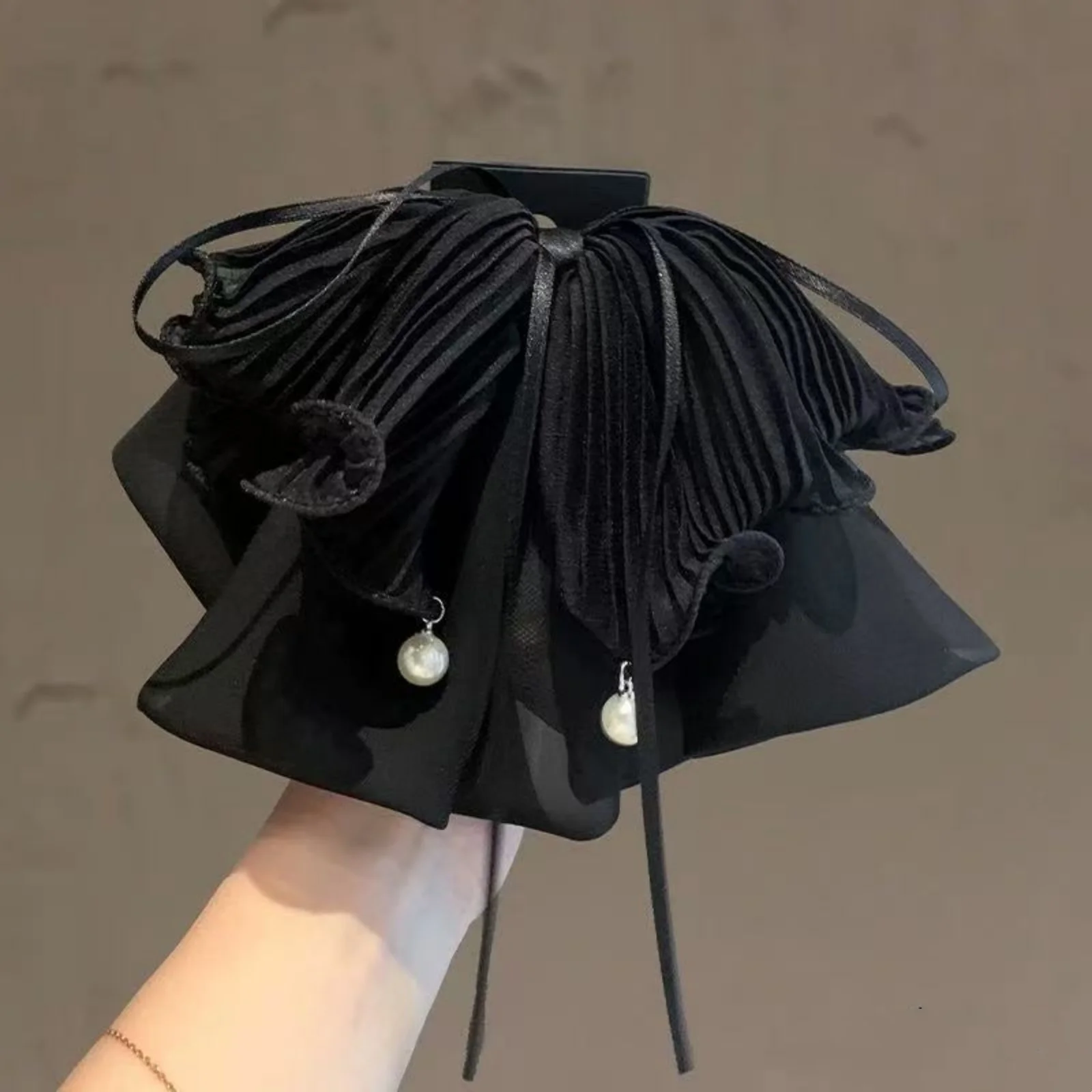 1pc New Internet-Famous Black Chiffon Bowknot Streamer Hair Claw Clip - Elegant & Versatile, Large-Size Ponytail Clip, Elegant H
1pc New Internet-Famous Black Chiffon Bowknot Streamer Hair Claw Clip - Elegant & Versatile, Large-Size Ponytail Clip, Elegant H