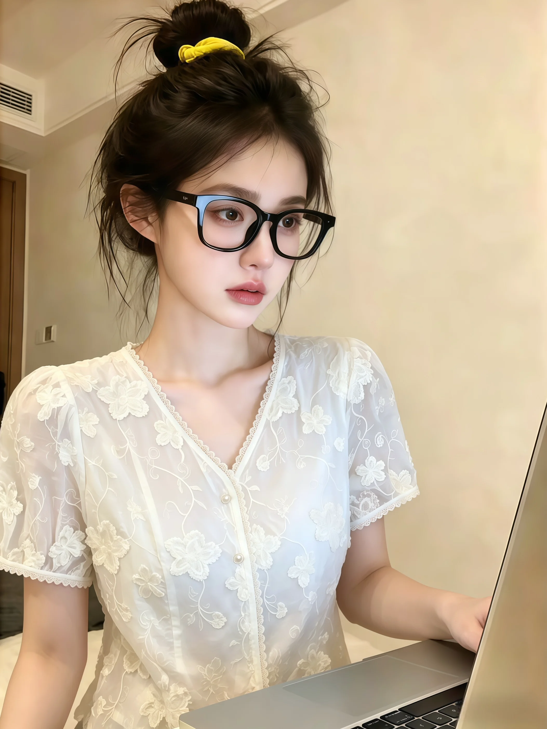 Embroidered V-Neck Short Sleeve Shirt Women's Summer New Style Unique Fashion Top Self-Preserving Model Korean Version Straig...
Embroidered V-Neck Short Sleeve Shirt Women's Summer New Style Unique Fashion Top Self-Preserving Model Korean Version Straig...