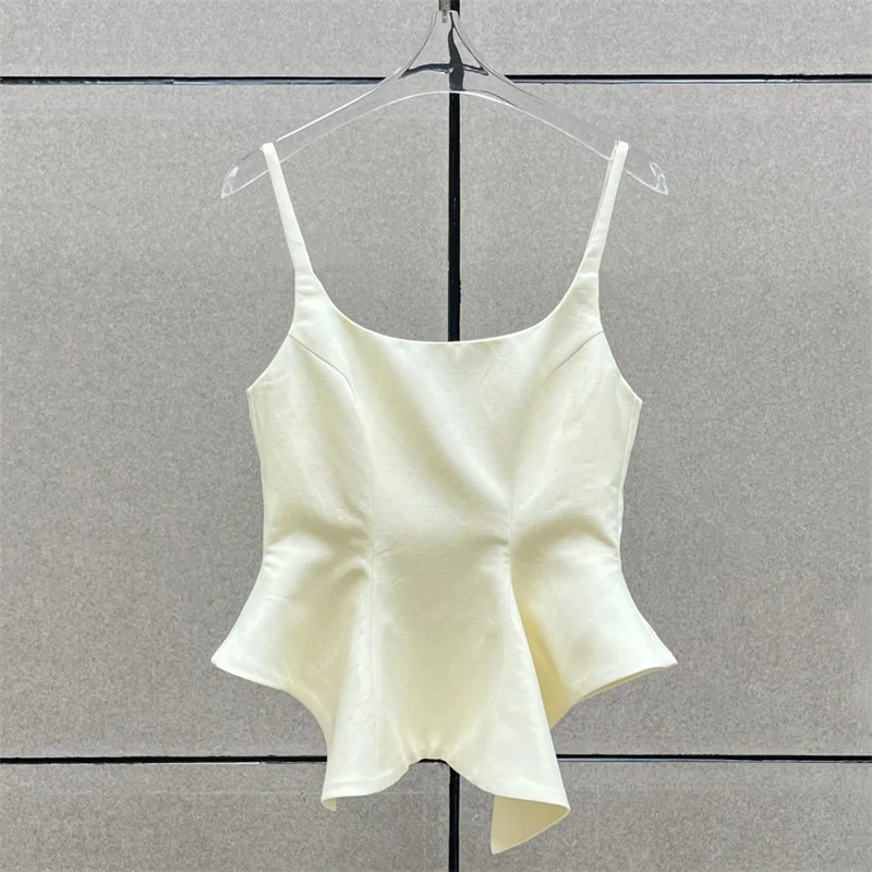 Women's vest New summer 2026 suspender slim fit sleeveless top Sexy backless women's corset irregular tanks top Casual crop top
Women's vest New summer 2026 suspender slim fit sleeveless top Sexy backless women's corset irregular tanks top Casual crop top