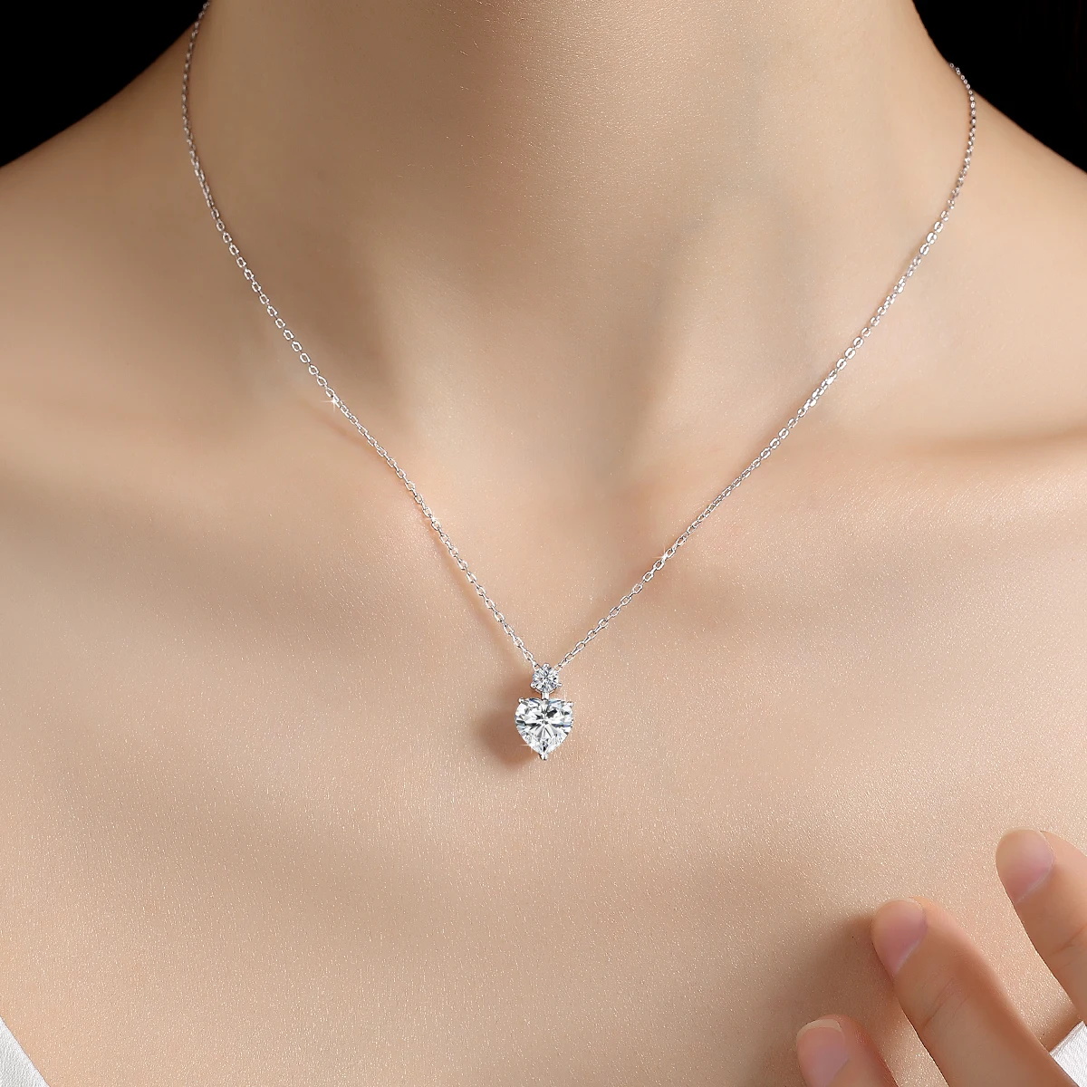 2ct D Color Heart Moissanite Pendant Necklace 925 Sterling Silver 40+5cm Chain Wedding Jewelry Wholesale
2ct D Color Heart Moissanite Pendant Necklace 925 Sterling Silver 40+5cm Chain Wedding Jewelry Wholesale
