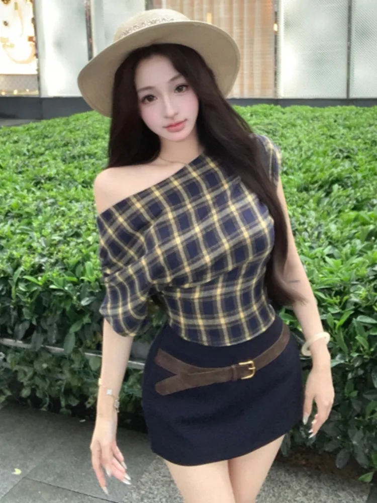 Elegant Retro Plaid Short Sleeve T-Shirt And Skirt Set Women's Summer Fashion Business Casual Bodycon Two-Piece Outfit
Elegant Retro Plaid Short Sleeve T-Shirt And Skirt Set Women's Summer Fashion Business Casual Bodycon Two-Piece Outfit