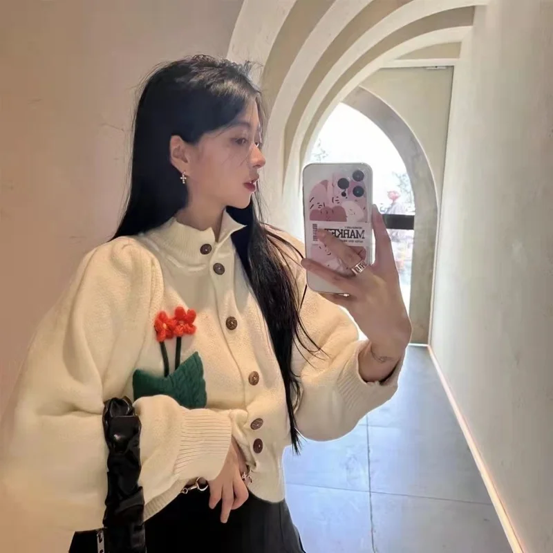 Cardigan loose top women heavy industry embroidery retro three-dimensional flower knitted sweater slim long-sleeved sweater
Cardigan loose top women heavy industry embroidery retro three-dimensional flower knitted sweater slim long-sleeved sweater