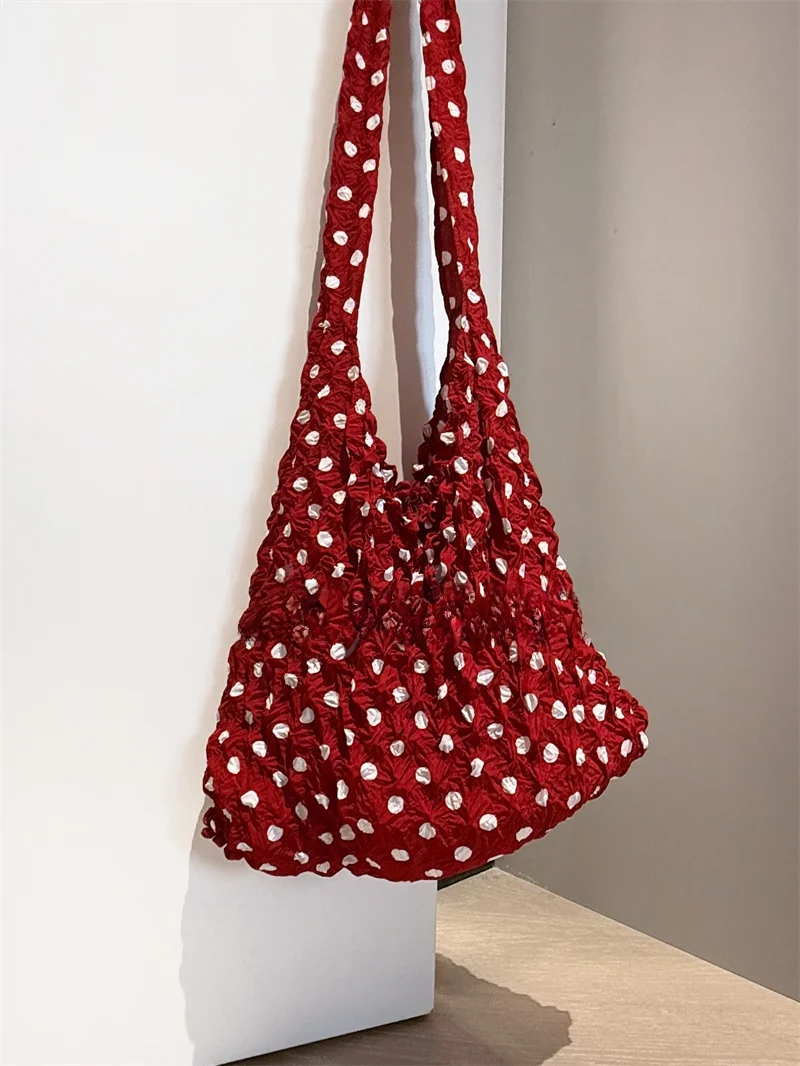 Red Large Capaci Bubble Folded oulder Bag for Women Casual Chic Sle Single oulder Bag Ladies Purse Handbag
Red Large Capaci Bubble Folded oulder Bag for Women Casual Chic Sle Single oulder Bag Ladies Purse Handbag