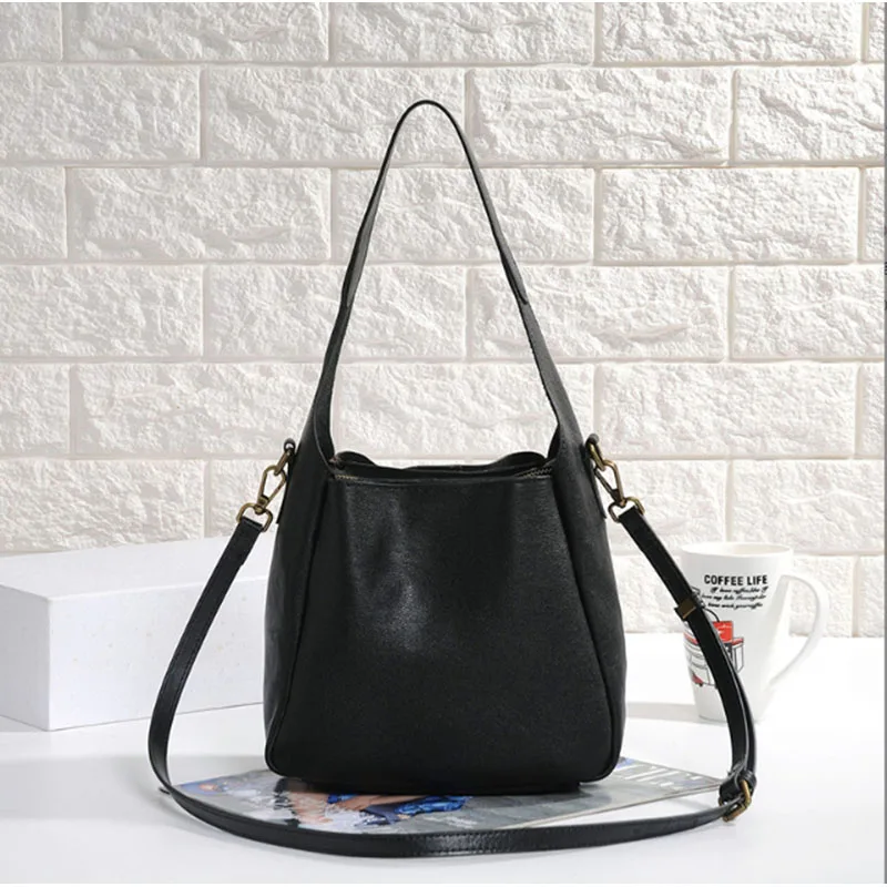 Vintage New leather Bucket Bag With large Capacity And Multifunctional Single Shoulder Crossbody Bag, Fashionable Women's Bag
Vintage New leather Bucket Bag With large Capacity And Multifunctional Single Shoulder Crossbody Bag, Fashionable Women's Bag