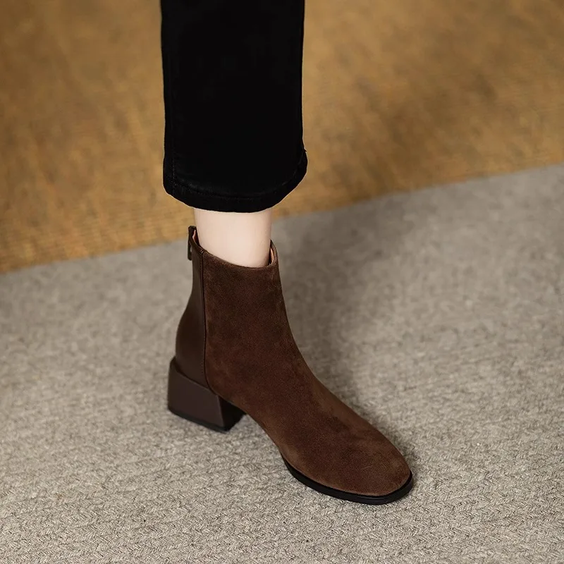 Leather short boots women's 2026 autumn and winter new style thick heel ankle boots Chelsea boots
Leather short boots women's 2026 autumn and winter new style thick heel ankle boots Chelsea boots