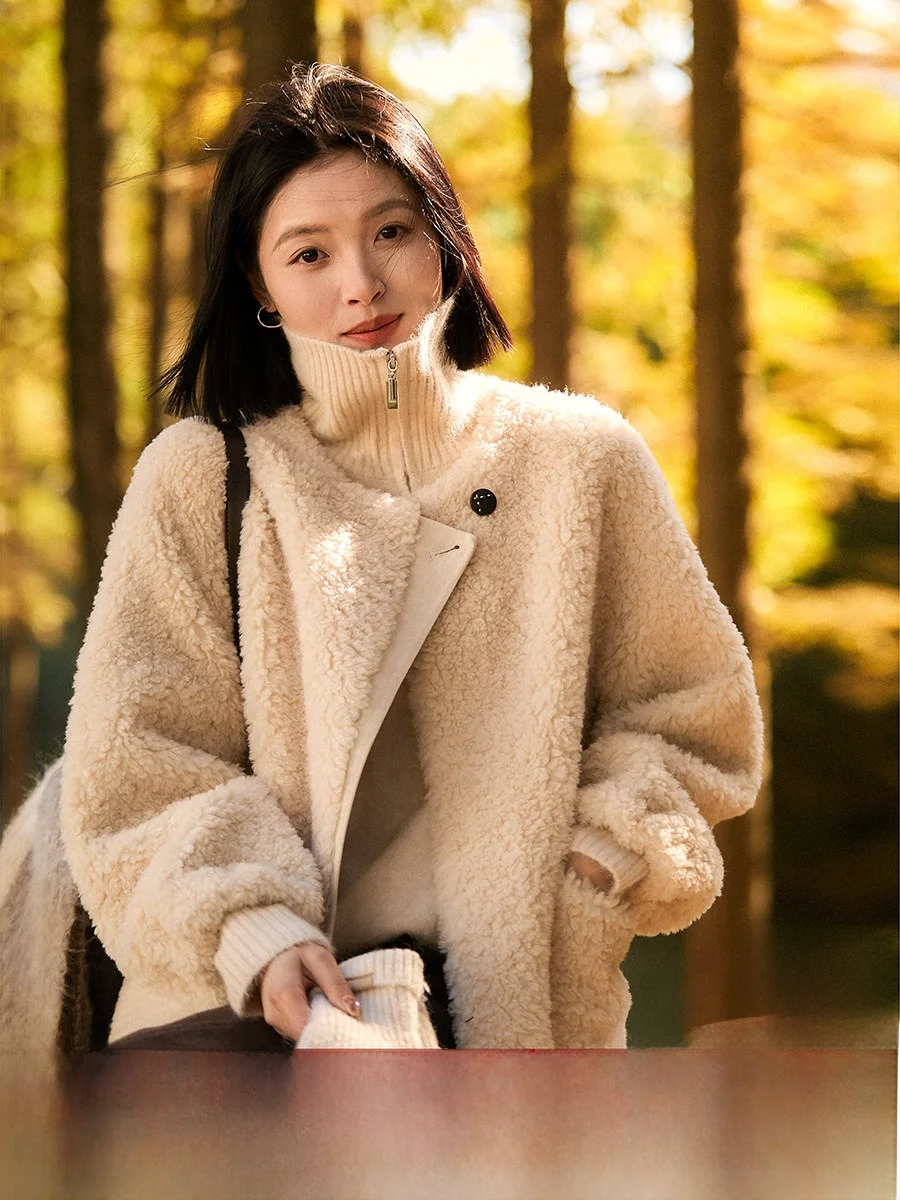 Женское модное пальто XiaoHanGe из мягкого золотистого легкого теплого бархата с воротником и одной пуговицей, с дизайнерскими вставками
Женское модное пальто XiaoHanGe из мягкого золотистого легкого теплого бархата с воротником и одной пуговицей, с дизайнерскими вставками