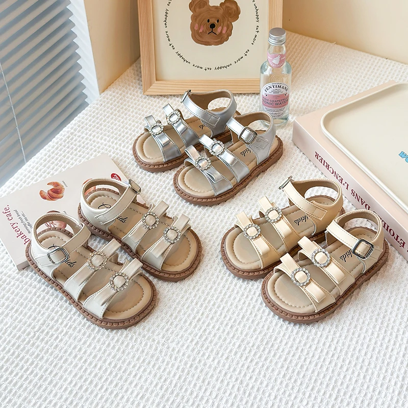 Girls Sandals New 2025 Summer Kids Fashion Bowknot Princess Sandals Party Dress Shoes Children Soft Sole Casual Beach Flats Shoe
Girls Sandals New 2025 Summer Kids Fashion Bowknot Princess Sandals Party Dress Shoes Children Soft Sole Casual Beach Flats Shoe