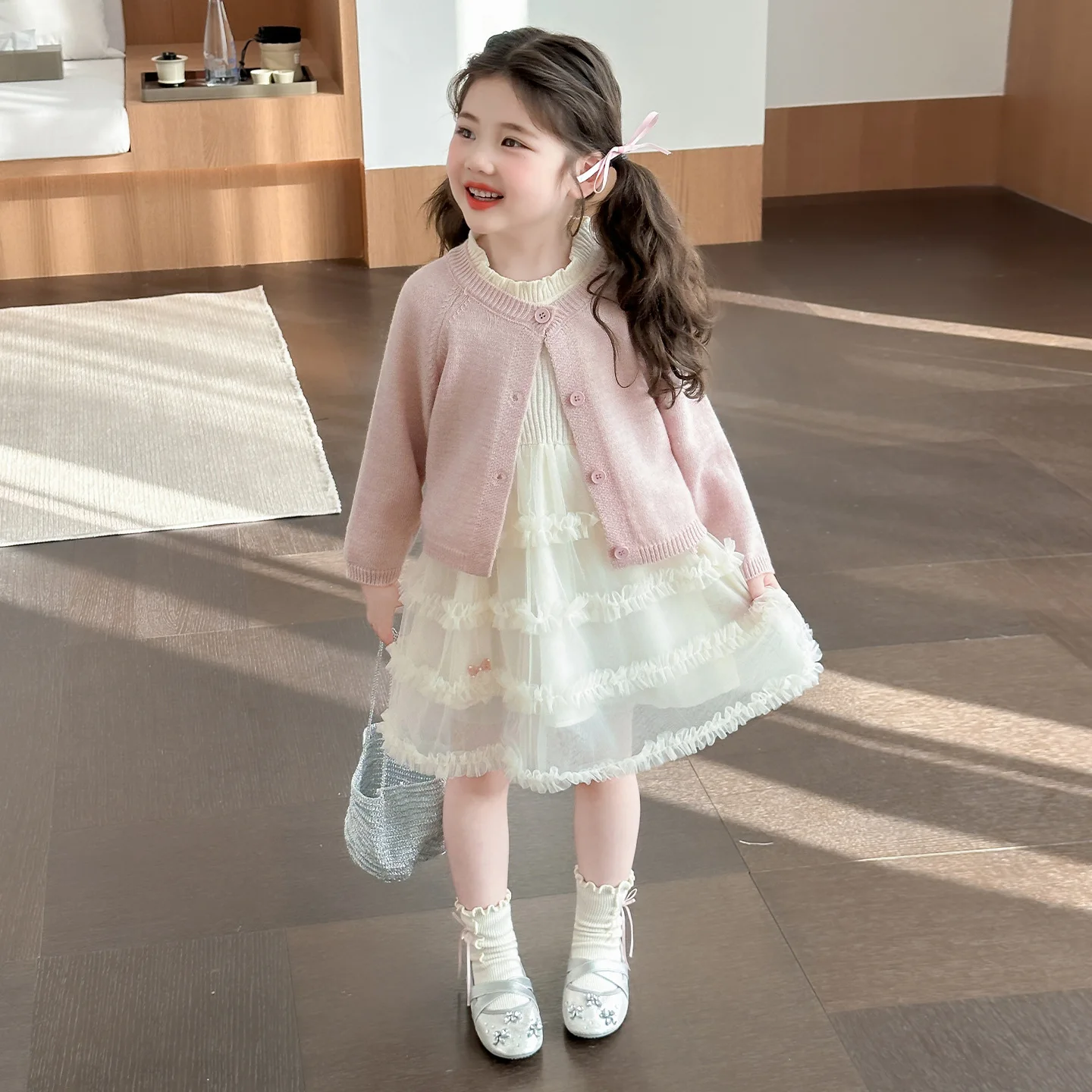 Комплект для девочек: платье и кардиган, весна 2026, новая модная коллекция, вязаный кардиган и весеннее платье, комплект из двух предметов для малышек
Комплект для девочек: платье и кардиган, весна 2026, новая модная коллекция, вязаный кардиган и весеннее платье, комплект из двух предметов для малышек