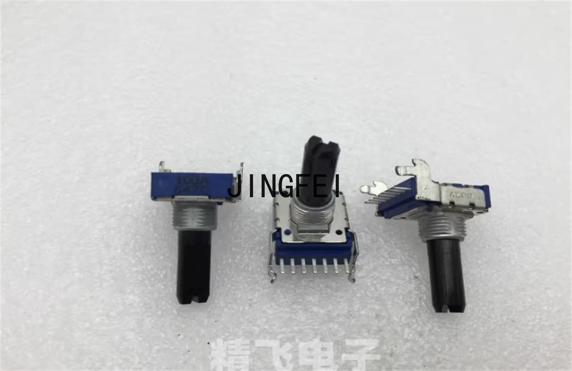 3 pcs Japan ALPS Alps RK14 dual potentiometer A10K * 2 shaft length 20MM
3 pcs Japan ALPS Alps RK14 dual potentiometer A10K * 2 shaft length 20MM