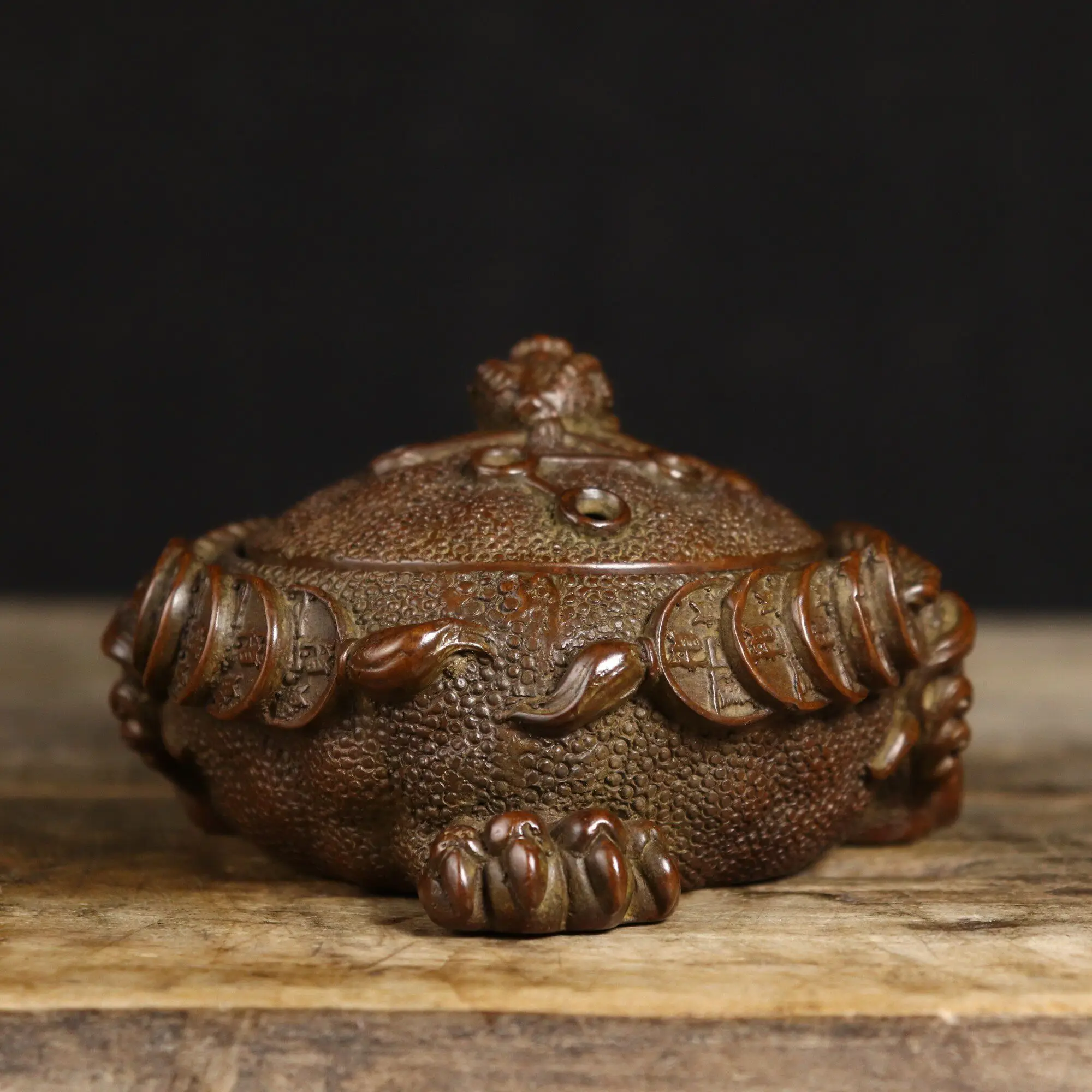 Antique Pure Copper Toad Ashtray Lucky Feng Shui Home Office Desktop Decoration High End Gift Craft
Antique Pure Copper Toad Ashtray Lucky Feng Shui Home Office Desktop Decoration High End Gift Craft