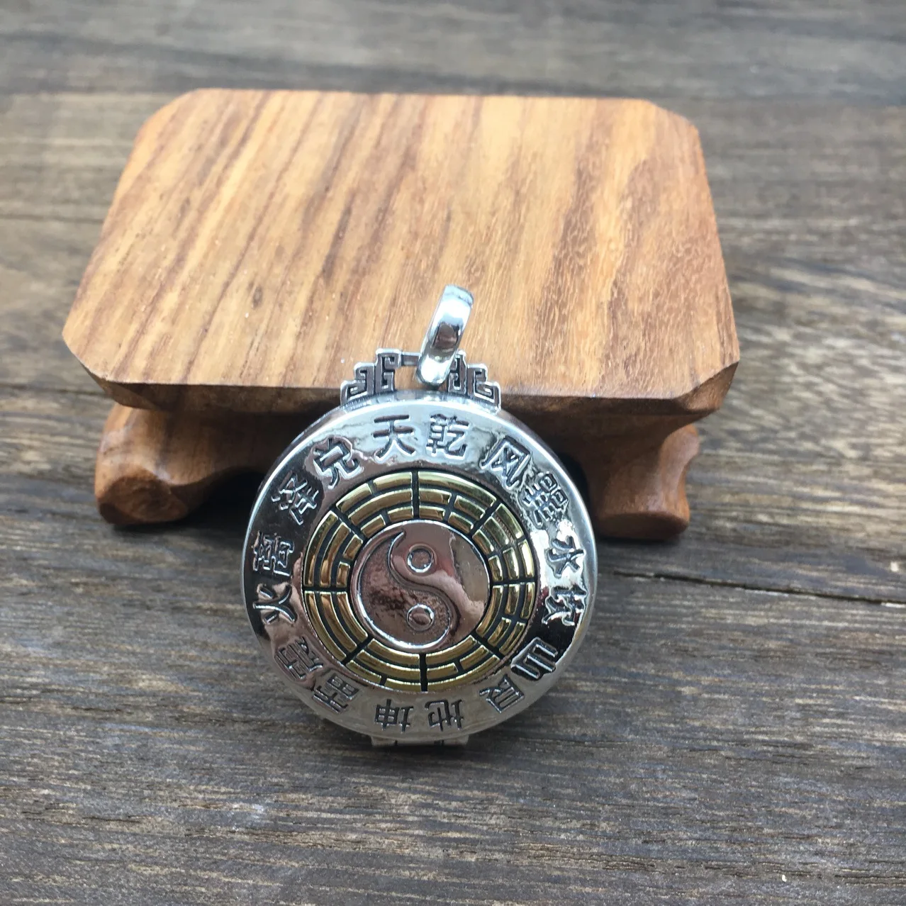 Gawu Box Bagua Pendant Necklace S925 Pure Silver Heaven and Earth Qiankun Can Open Necklace Pendant
Gawu Box Bagua Pendant Necklace S925 Pure Silver Heaven and Earth Qiankun Can Open Necklace Pendant