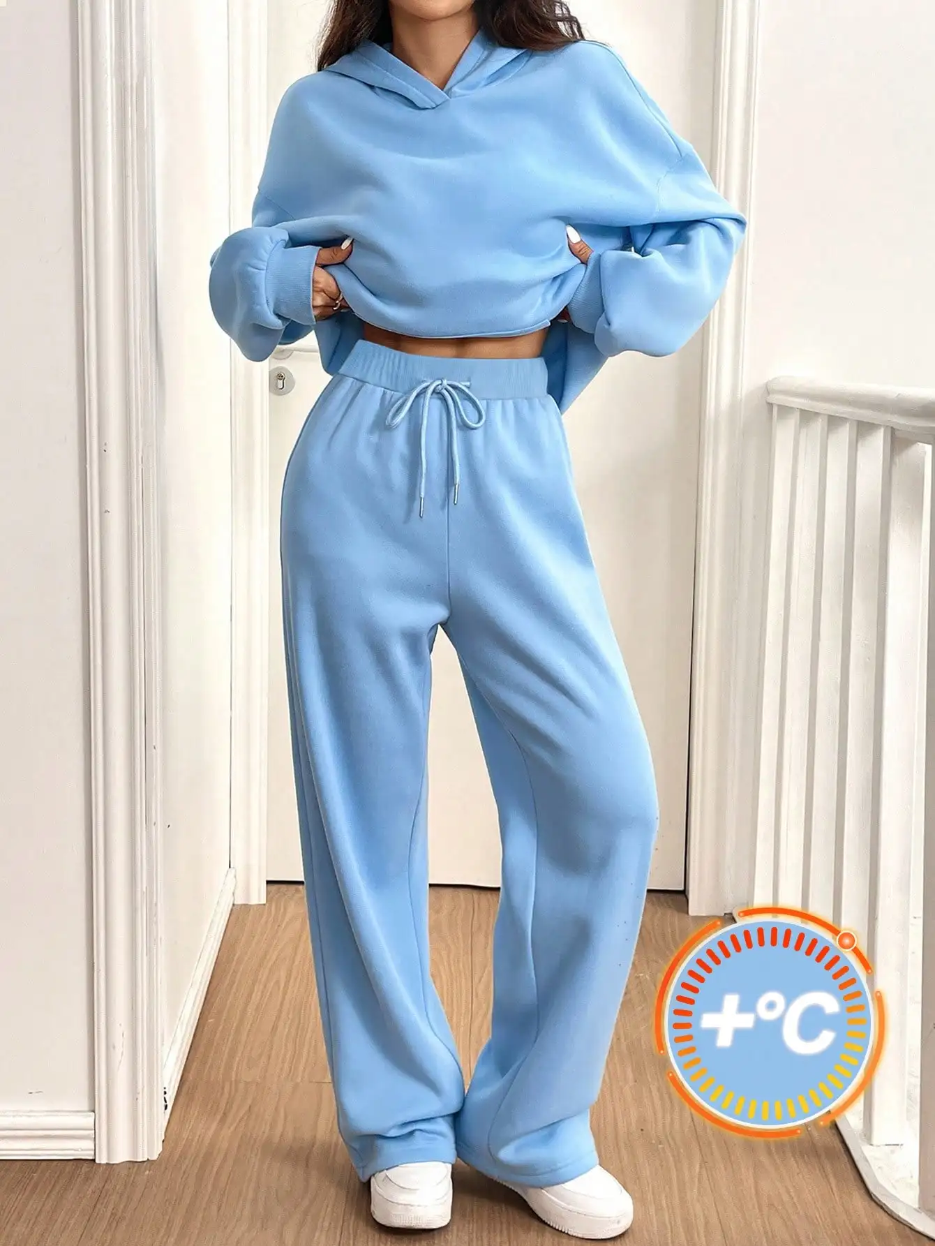 Комплект женской одежды EZwear: светло-голубая термофлисовая толстовка с капюшоном и брюки, повседневный свободный крой для осени и зимы
Комплект женской одежды EZwear: светло-голубая термофлисовая толстовка с капюшоном и брюки, повседневный свободный крой для осени и зимы