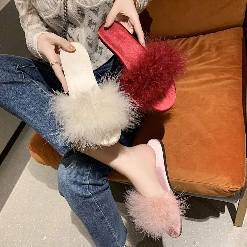 2026 Summer New Flat Bottom Plush Slippers For Women Fashion Outdoor Beach Shoes Low Heeled Sandals Feather Shoes
2026 Summer New Flat Bottom Plush Slippers For Women Fashion Outdoor Beach Shoes Low Heeled Sandals Feather Shoes