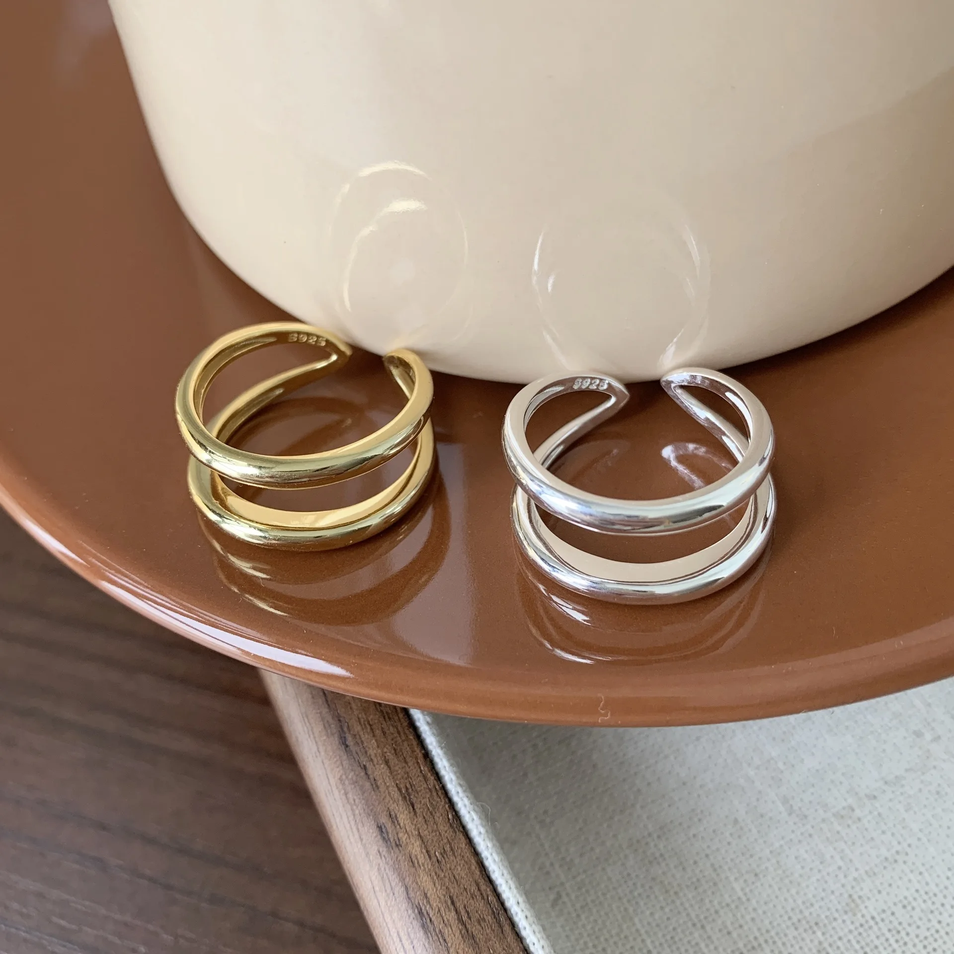 925 Sterling Silver Bilayer Smooth Surface Rings For Women Ladies Party Elegant Luxury Jewelry Prevent Allergy Jewellery
925 Sterling Silver Bilayer Smooth Surface Rings For Women Ladies Party Elegant Luxury Jewelry Prevent Allergy Jewellery