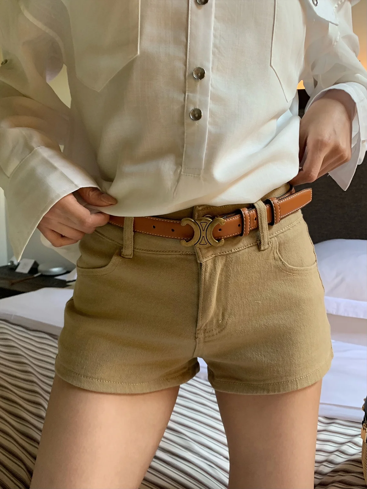 Khaki Color UVPU Women's Summer 2026 New Style Casual Slimming Short Pants Versatile Comfortable Mid-Low Waist Fit Short Shorts
Khaki Color UVPU Women's Summer 2026 New Style Casual Slimming Short Pants Versatile Comfortable Mid-Low Waist Fit Short Shorts