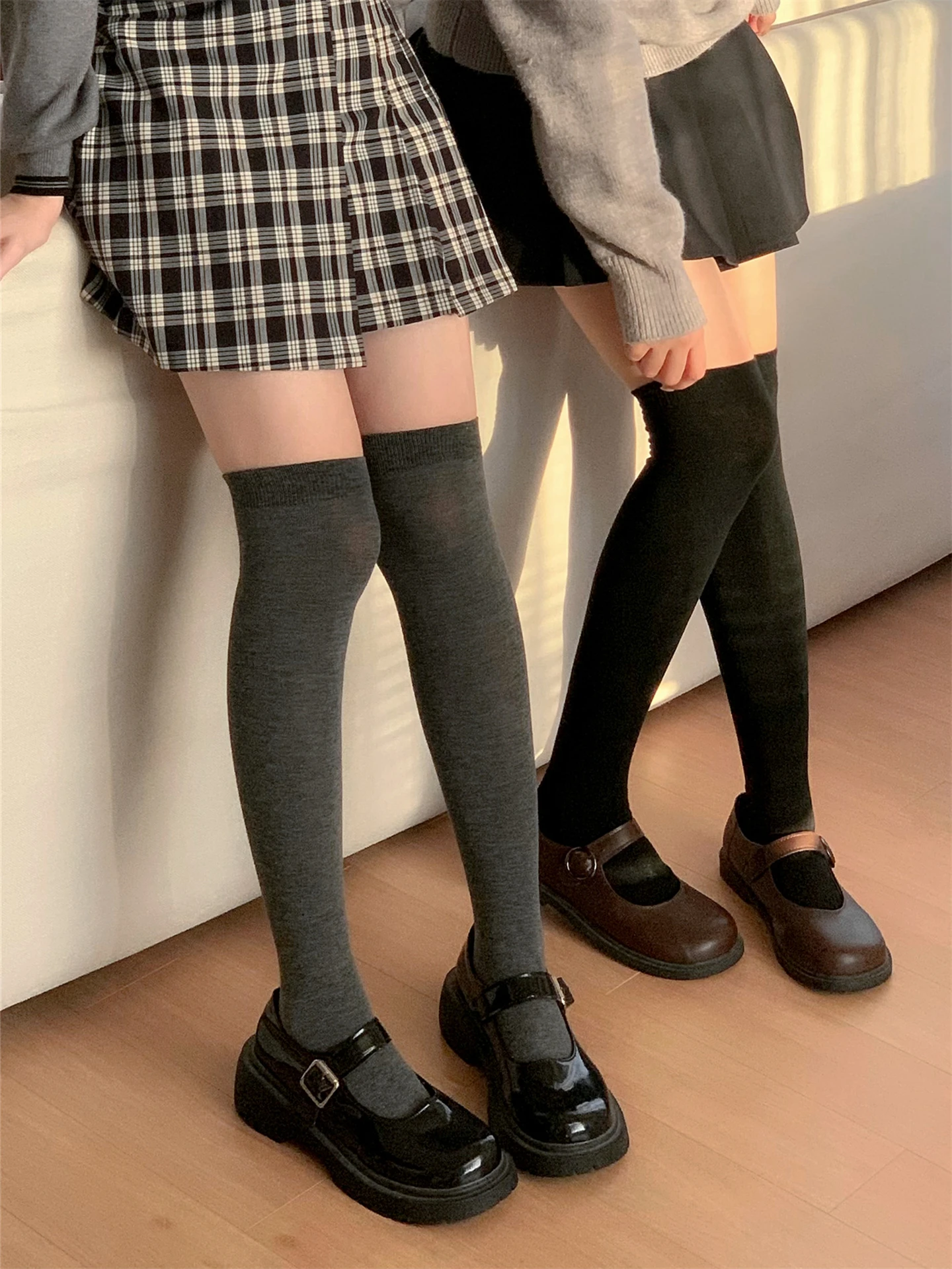 Slim Striped over Knee Socks Women's Simple Style Pure Color JK Slim Leg High Tube Socks Autumn Winter Korean Network Long Socks
Slim Striped over Knee Socks Women's Simple Style Pure Color JK Slim Leg High Tube Socks Autumn Winter Korean Network Long Socks