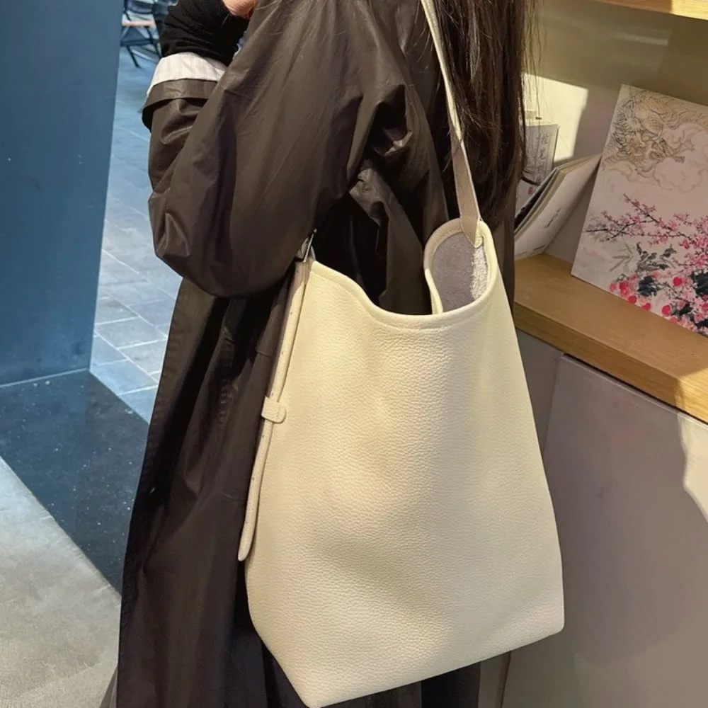 2026 New Bucket Bag Popular Large Capacity Texture Unique Fashion Simple Premium Delicate Daily Casual Delicate Versatile
2026 New Bucket Bag Popular Large Capacity Texture Unique Fashion Simple Premium Delicate Daily Casual Delicate Versatile