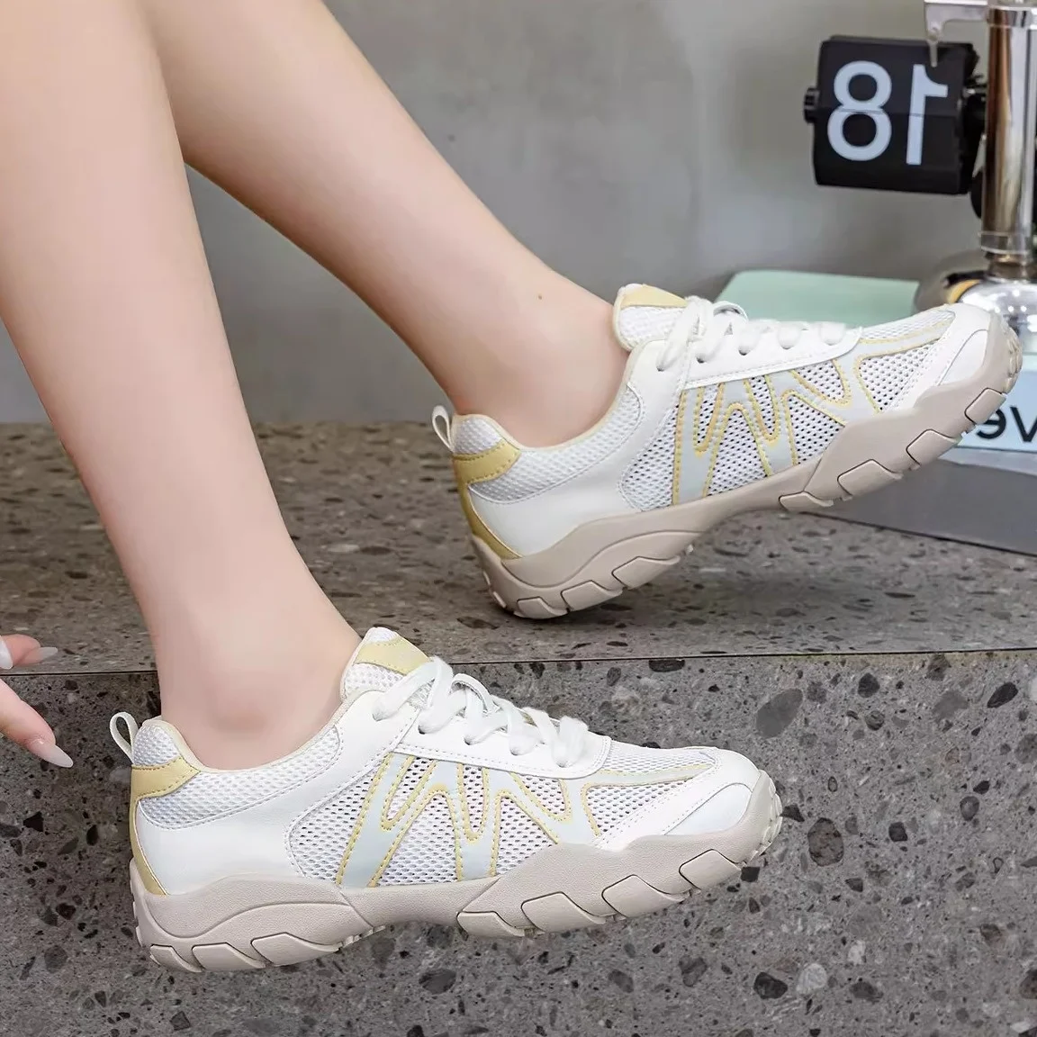 Breathable Genuine Leather Running Shoes Women's Fashionable Summer Mesh Sneakers Deoxynucleotide Shoes Cross Lacing Low Top
Breathable Genuine Leather Running Shoes Women's Fashionable Summer Mesh Sneakers Deoxynucleotide Shoes Cross Lacing Low Top