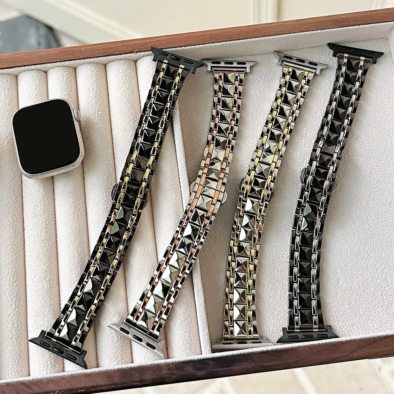 Three dimensional shiny metal strap for Apple watch S10/9/8/7/6/5/4/3 luxury strap for iwatch Ultra1/2 49/46/45/44/42/41-38mm
Three dimensional shiny metal strap for Apple watch S10/9/8/7/6/5/4/3 luxury strap for iwatch Ultra1/2 49/46/45/44/42/41-38mm