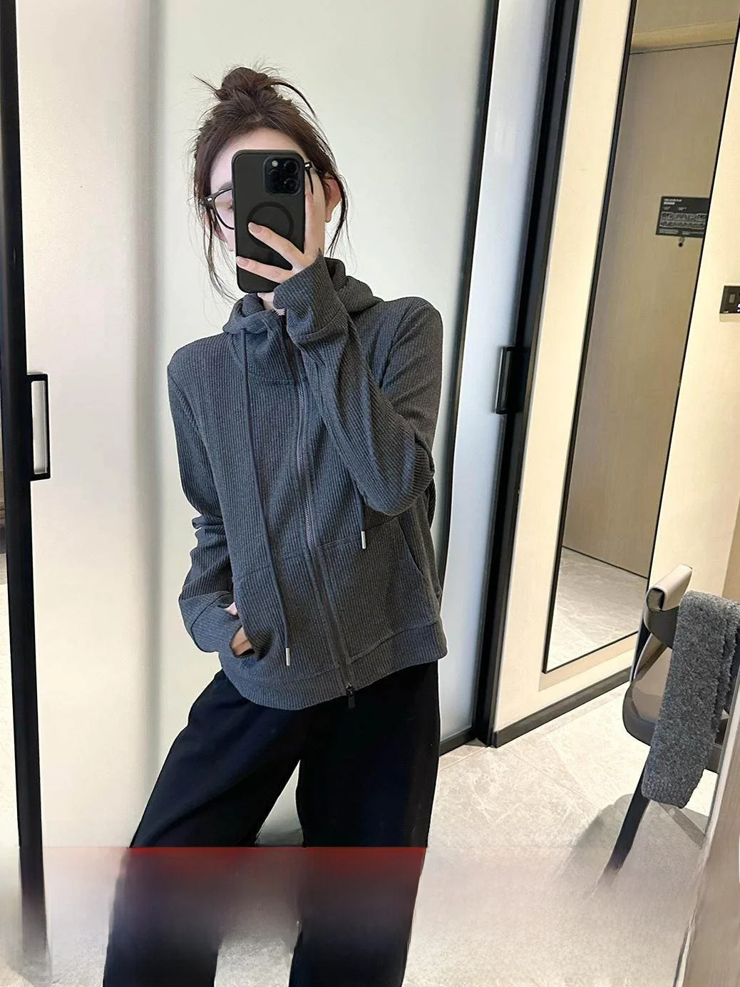 Женский свободный кардиган Zoe Anymore Dstring с капюшоном, утягивающий талию, повседневный, однотонный, на все сезоны, с длинными рукавами
Женский свободный кардиган Zoe Anymore Dstring с капюшоном, утягивающий талию, повседневный, однотонный, на все сезоны, с длинными рукавами