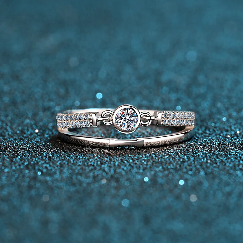Luxury Platinum Pt950 Vintage-inspired 18k White Gold Ring for Women with 0.1ct Moissanite Center Stone Fine Jewelry
Luxury Platinum Pt950 Vintage-inspired 18k White Gold Ring for Women with 0.1ct Moissanite Center Stone Fine Jewelry