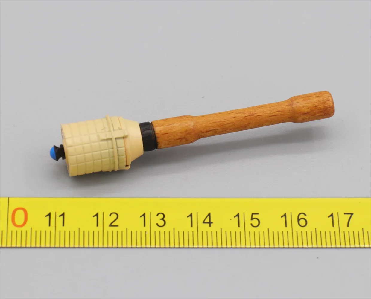 Модель солдата с гранатой UD9043 в масштабе 1/6 для 12-дюймовой модели 600-го парашютного батальона.
Модель солдата с гранатой UD9043 в масштабе 1/6 для 12-дюймовой модели 600-го парашютного батальона.