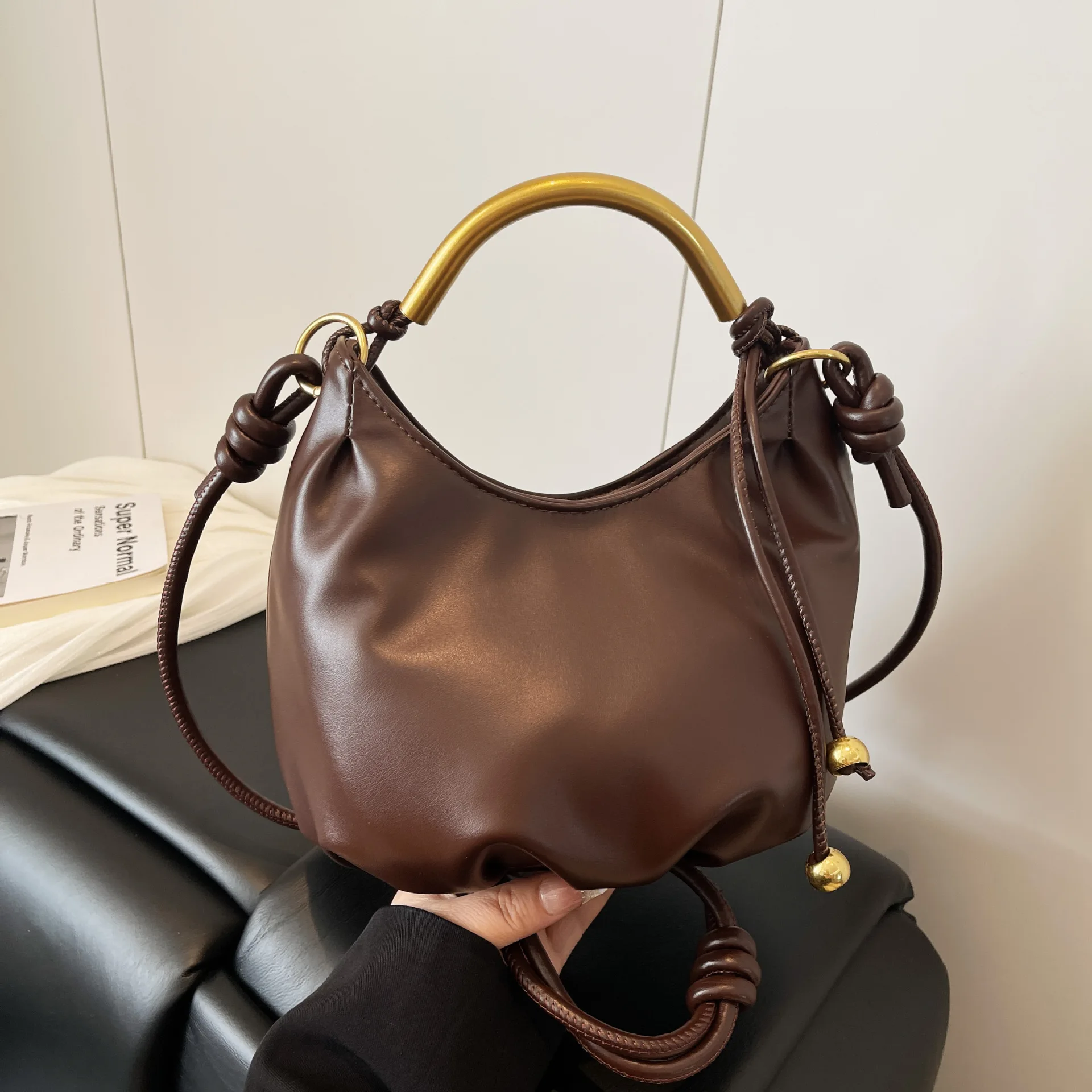 2025 Spacious Commuter Bag, Chic Shoulder Purse for Women Fashion Crossbody Tote, Versatile Day to Night Bag, Textured Sling Bag
2025 Spacious Commuter Bag, Chic Shoulder Purse for Women Fashion Crossbody Tote, Versatile Day to Night Bag, Textured Sling Bag