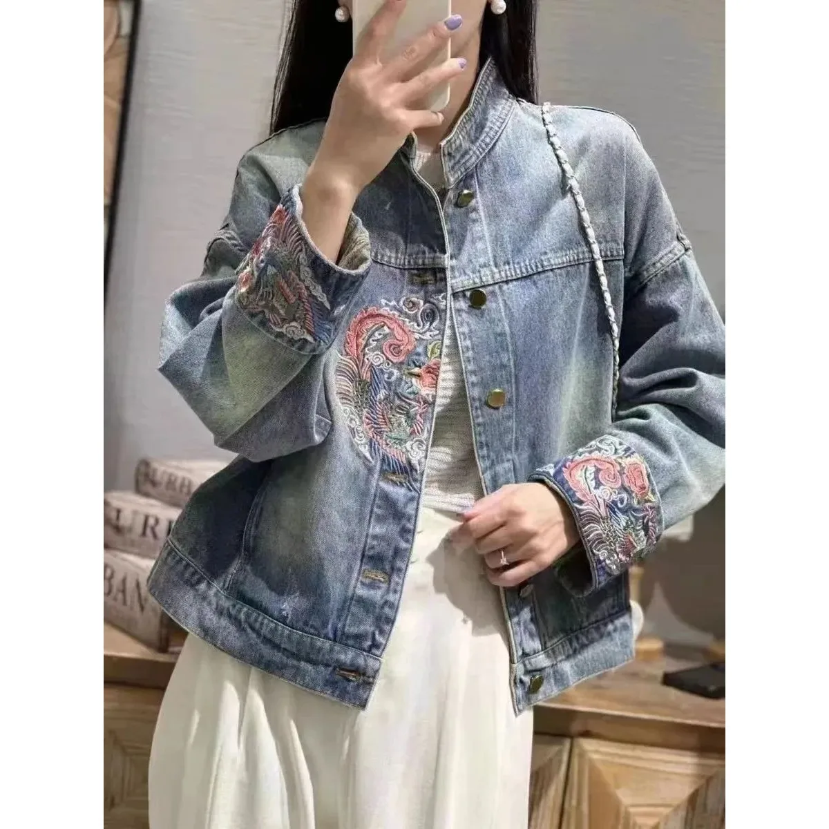 Синее джинсовое пальто, весна-осень, ретро, китайский национальный Sle, женская верхняя одежда Cleanfit, другой материал 00%
Синее джинсовое пальто, весна-осень, ретро, китайский национальный Sle, женская верхняя одежда Cleanfit, другой материал 00%