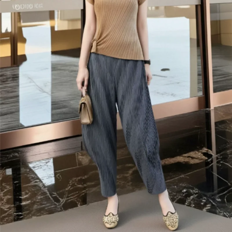 Miyake Pleated 2026 New Spring and Summer Versatile Nine-point Granny Pants Loose Large Size Carrot Harem Pants for Women
Miyake Pleated 2026 New Spring and Summer Versatile Nine-point Granny Pants Loose Large Size Carrot Harem Pants for Women