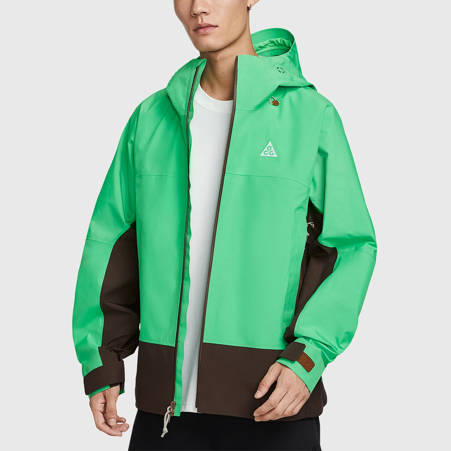 Nike Authentic GORE-TEX Men's Outdoor Hardshell Sport Jacket FV8642-388
Nike Authentic GORE-TEX Men's Outdoor Hardshell Sport Jacket FV8642-388