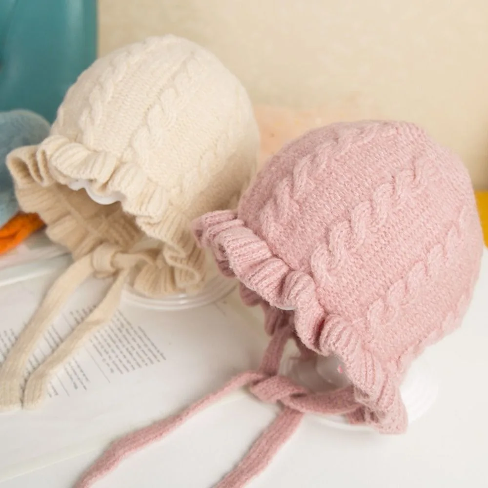 Милая осенне-зимняя шапка для младенцев, регулируемая теплая шерстяная шапка, вязаная шапка с кружевными краями и защитой ушей, От 0 до 2 лет
Милая осенне-зимняя шапка для младенцев, регулируемая теплая шерстяная шапка, вязаная шапка с кружевными краями и защитой ушей, От 0 до 2 лет