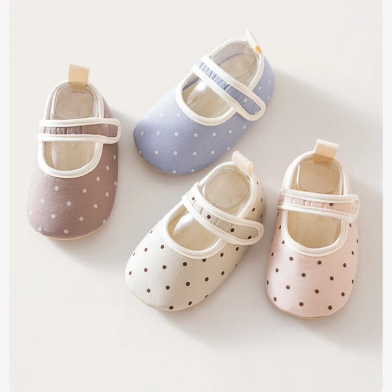 Baby Floor Shoes Spring Autumn Cotton Polka Dots Baby Boys Girls Summer Indoor Anti Slip Soft Sole Walking Shoes Floor Socks New
Baby Floor Shoes Spring Autumn Cotton Polka Dots Baby Boys Girls Summer Indoor Anti Slip Soft Sole Walking Shoes Floor Socks New