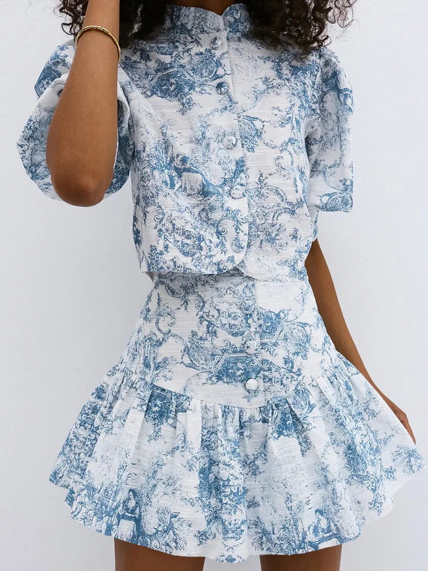 Fashionable Casual Printed Skirt Sweet Suit Office Commuter Women Stand-up Collar Shirt And A-line Dress Printed Blue Skirt Suit
Fashionable Casual Printed Skirt Sweet Suit Office Commuter Women Stand-up Collar Shirt And A-line Dress Printed Blue Skirt Suit